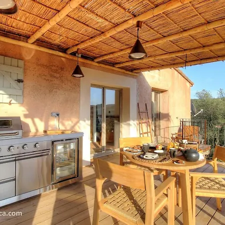 Casa Penisula לינה וארוחת בוקר 3*